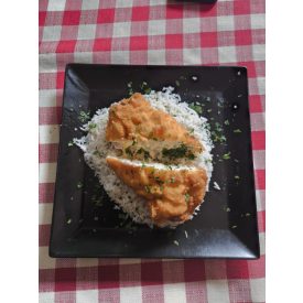   Kapros-juhtúróval baconnel töltött csirkemell rántva, jázmin rizssel