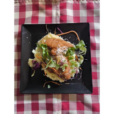 Mindenki kedvence (sajttal, sonkával, gombával töltött csirkemell)