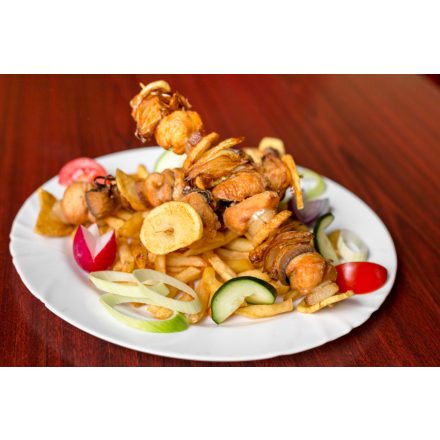 Rablópipi nyárson fűszeres burgonyával, szósszal